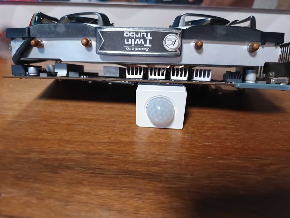 Видео карта ASUS AMD HD 5850 1gb.