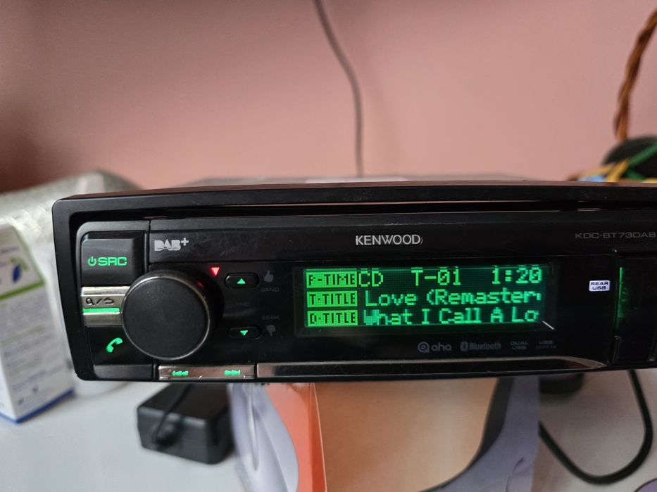 Продавам Kenwood kdc-bt73dab