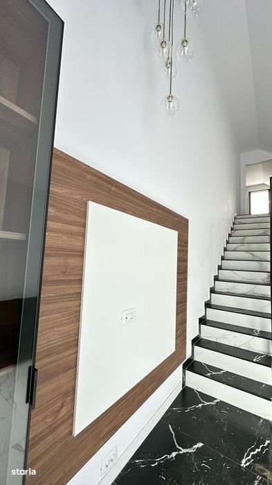 Casă 4 camere, 113 mp utili, curte 295 mp, 3 băi, panouri fotovoltaice