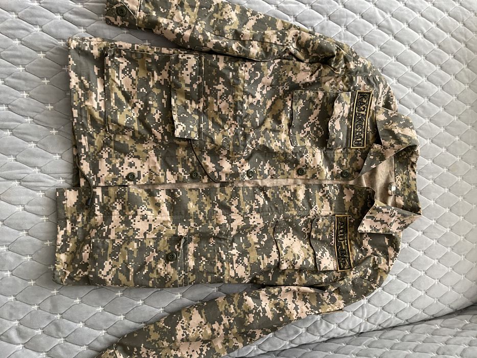 Военная форма  с Шевронами  и ремнем