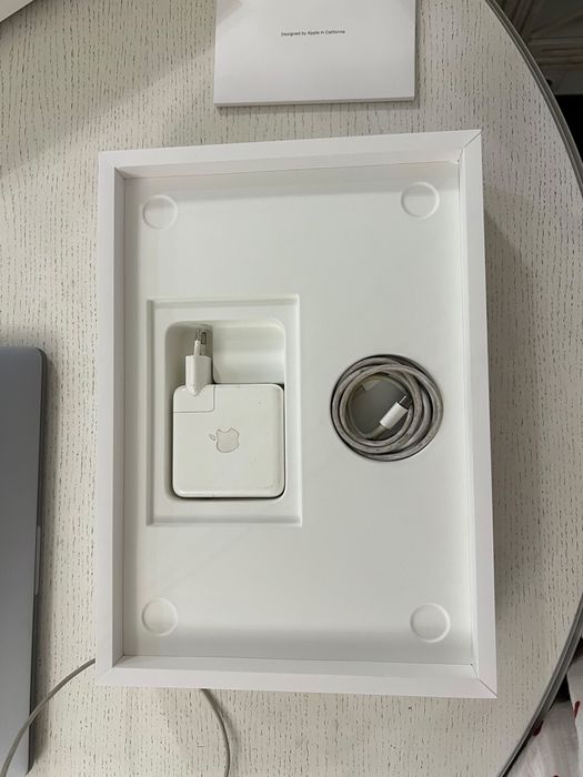 Продам MacBook Pro 13 M1 2020 года