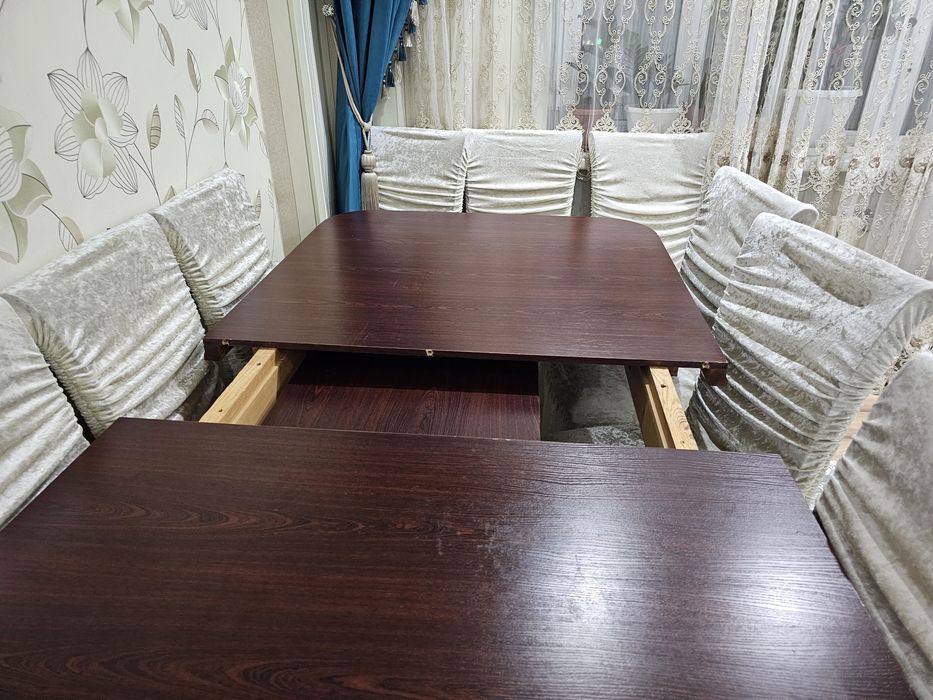 Стол для гостинной
