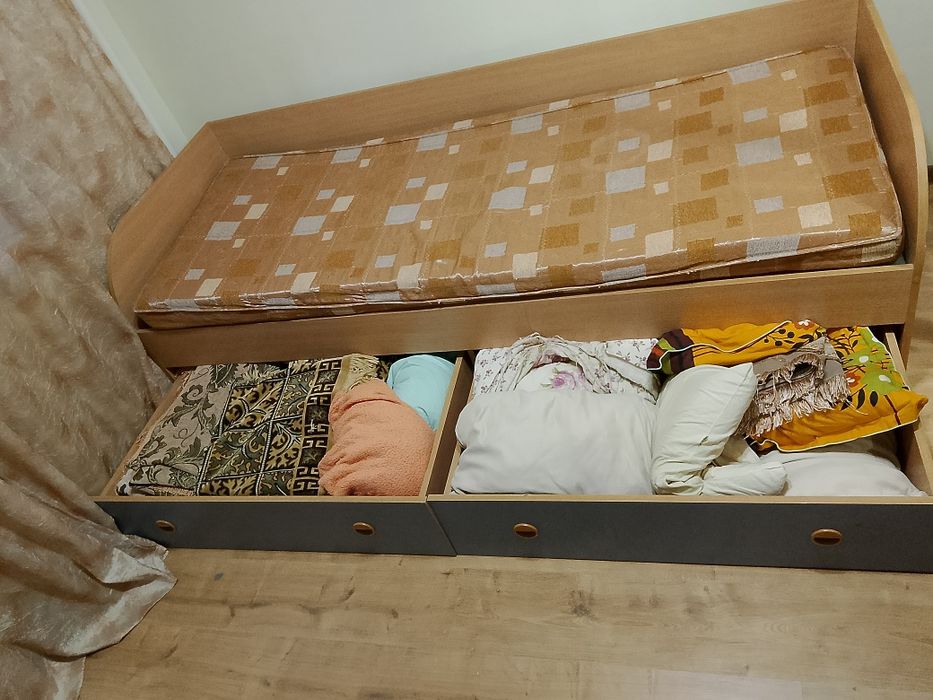 Диван угловой и кровать