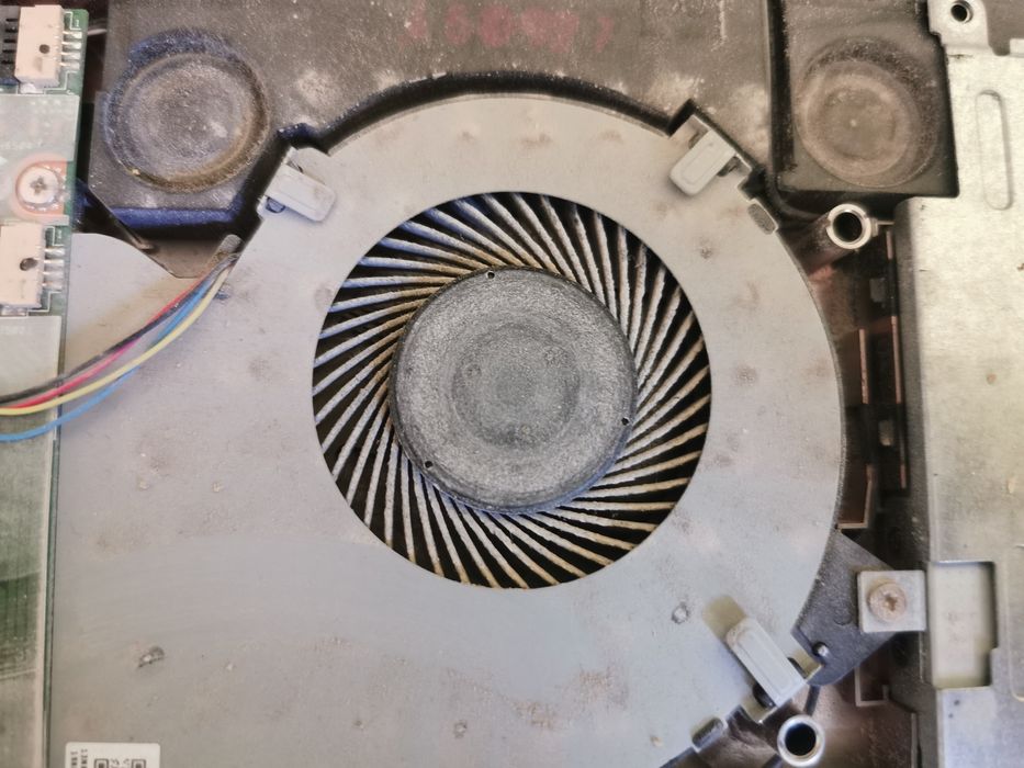Service / Reparatii Laptopuri.