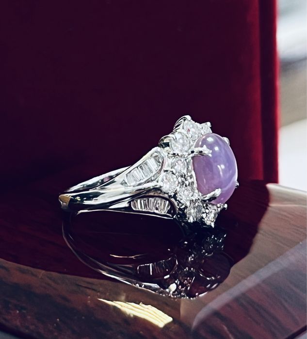 Платинен пръстен със звезден сапфир и брилянти