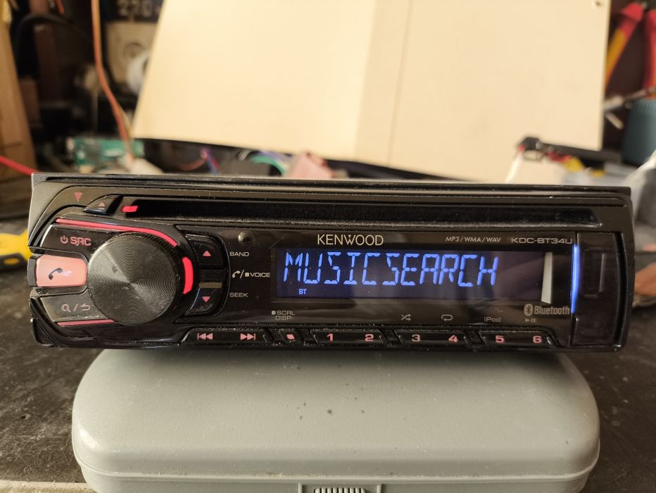 Kenwood KDC-BT35U CD/USB тунер с Bluetooth и директно управление на iPod, Siri Voice