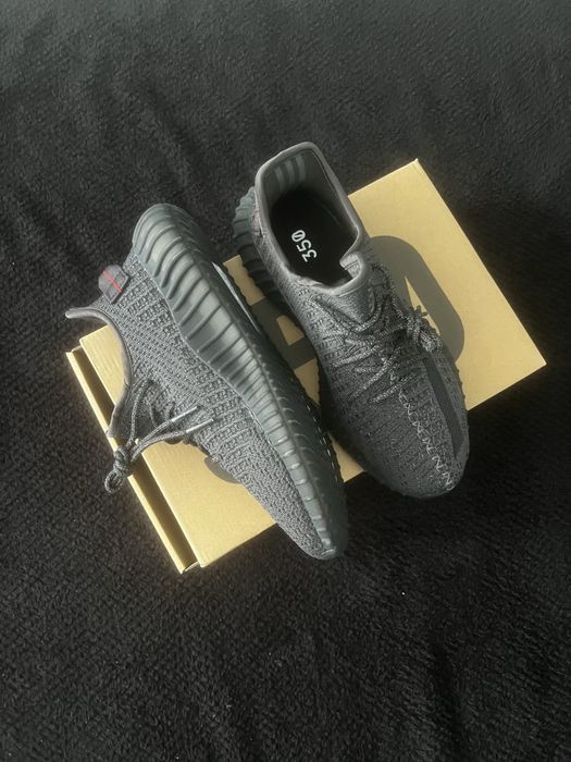 Чисто нови yeezy 350 43-ти номер.