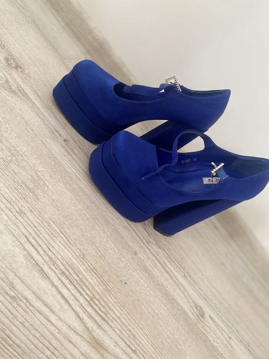 Pantofi toc patrat