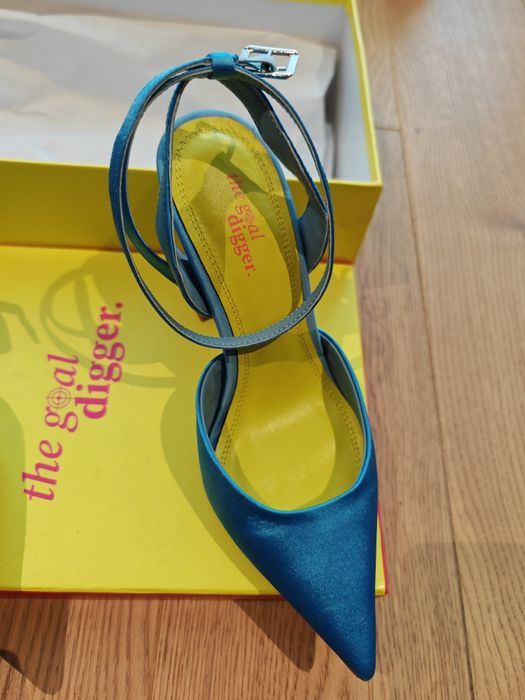 Pantofi albaștri din satin, 36