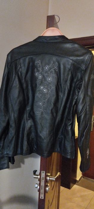 Продавам дамски мото дънки и кожено якеи