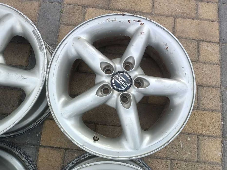 Продам оригинальные легкосплавные диски на Volvo 850.