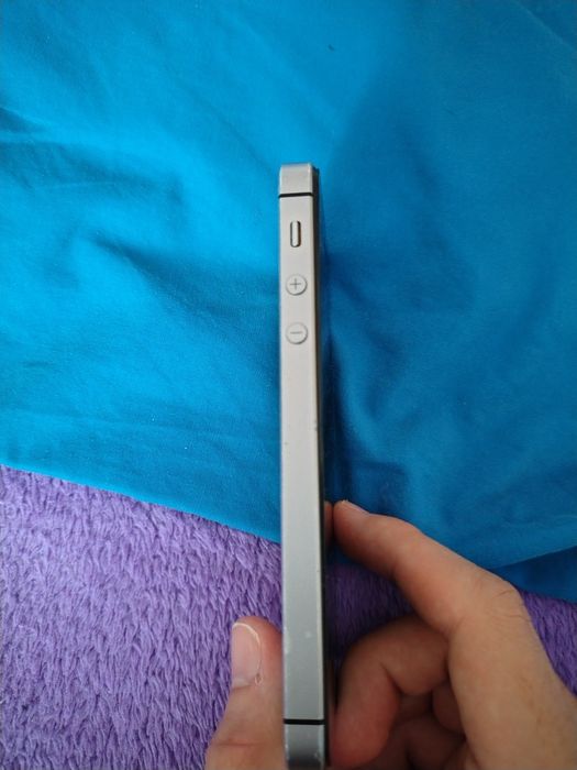 telefon iPhone SE in stare buna