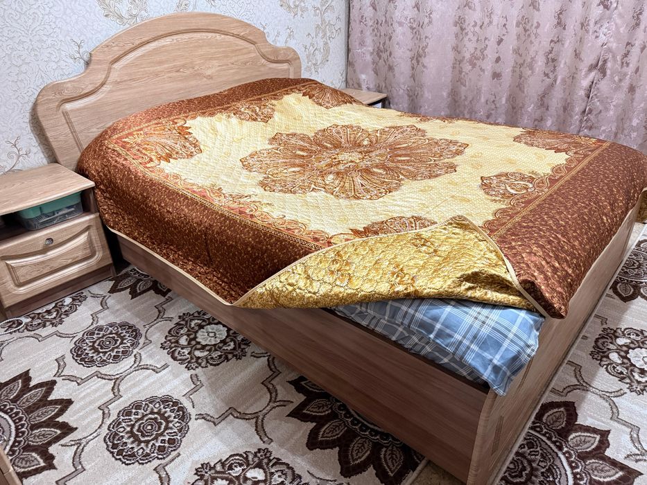 Двуспальная кровать