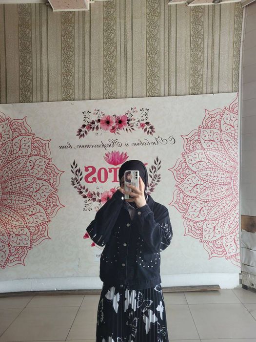 Продаю жинсовку и юбку