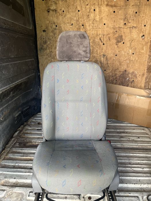 Дясна единична седалка Крафтър Спринтер Crafter Sprinter 906 основа (бял) цвят