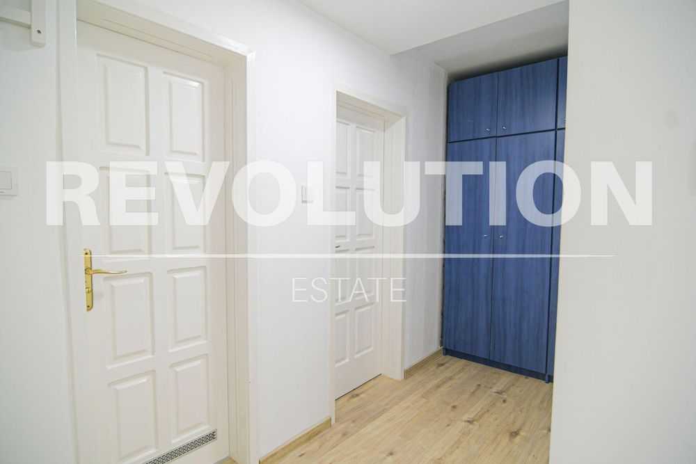 Дава се под наем Тристаен апартамент в Пловдив, Център - 150 кв.м за 1994.61 € - Снимка #10