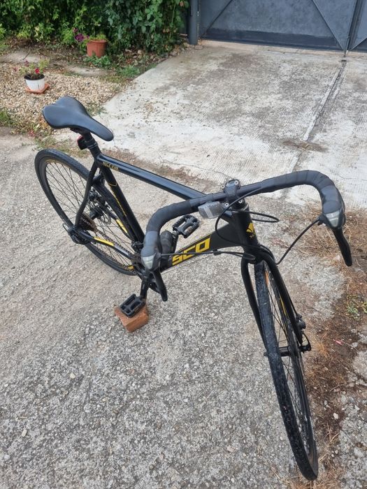 Vând bicicleta în stare buna .