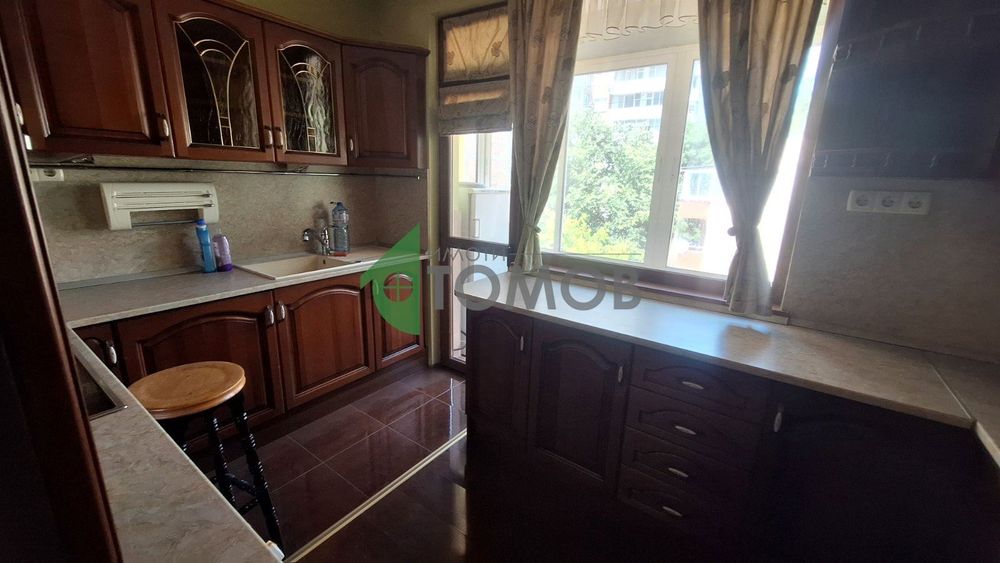 Тристаен апартамент в централната градска част