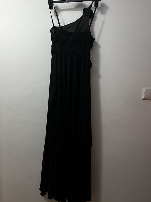 Rochie elegantă de seară, neagră, asimetrică, cu detalii strălucitoare