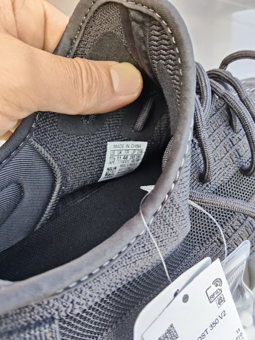 Adidași yeezy noi