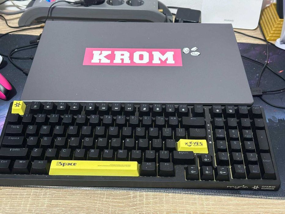 Laptop ASUS VivoBook X545FA i3 10th 4GB RAM + TASTATURA CADOU