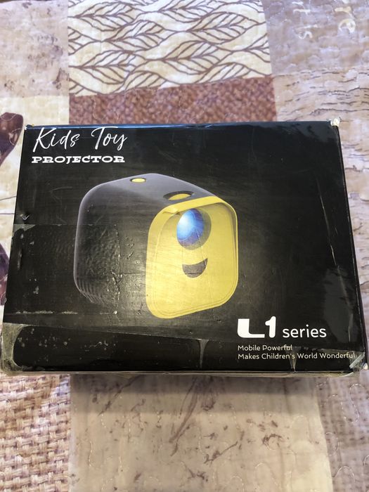 Vând mini videoproiector copii L1