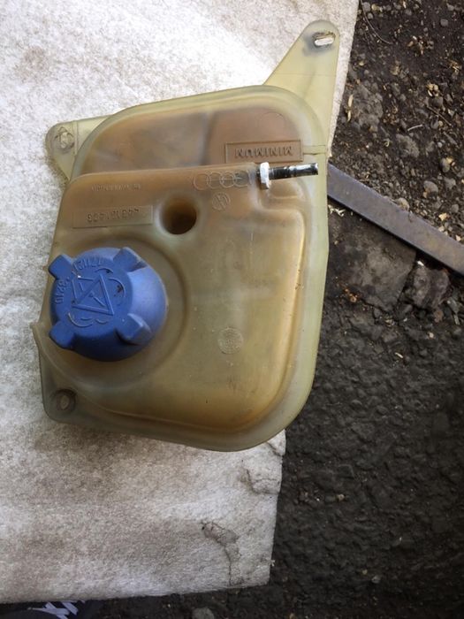 Расширительный бочок на Аydi-100 цена 5000 тг.