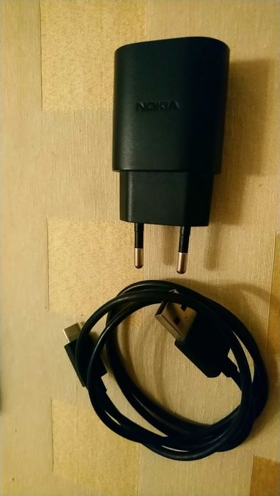 Продавам в комплект;  GSM NOKIA  G 10 , Зарядно у-во NOKIA , USB-2 кабел  и  Стерео слушалки с микрофон SONY.