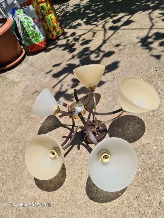 Lustra sticla si metal