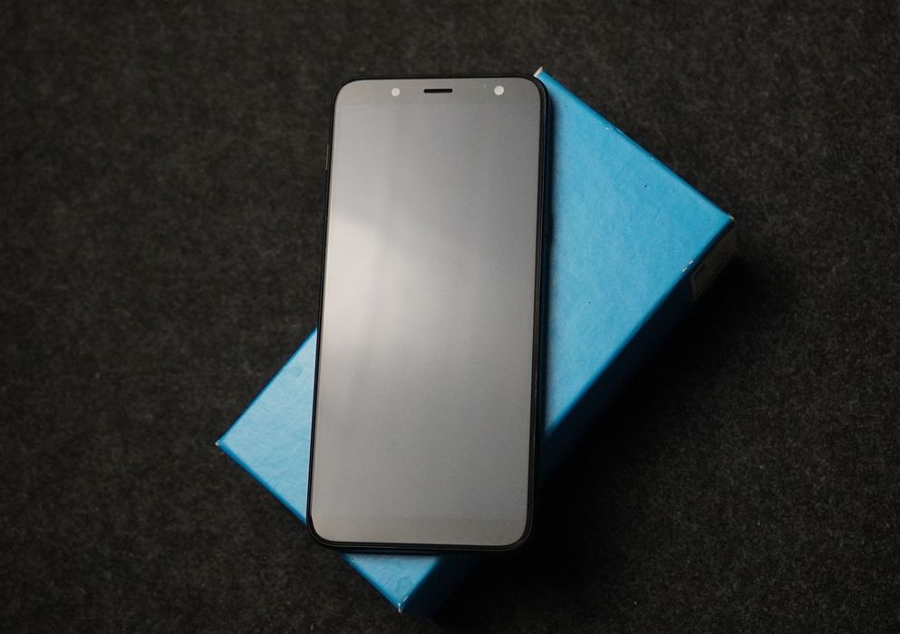 Samsung J6 + Huawei Smartband