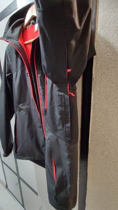 Водонепромокаемо мъжки яке на Decathlon