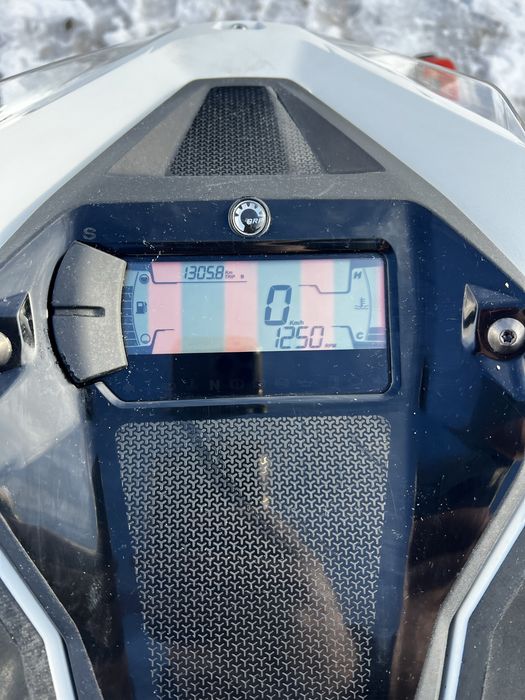 Snowmobil ski doo snowmobile turbo