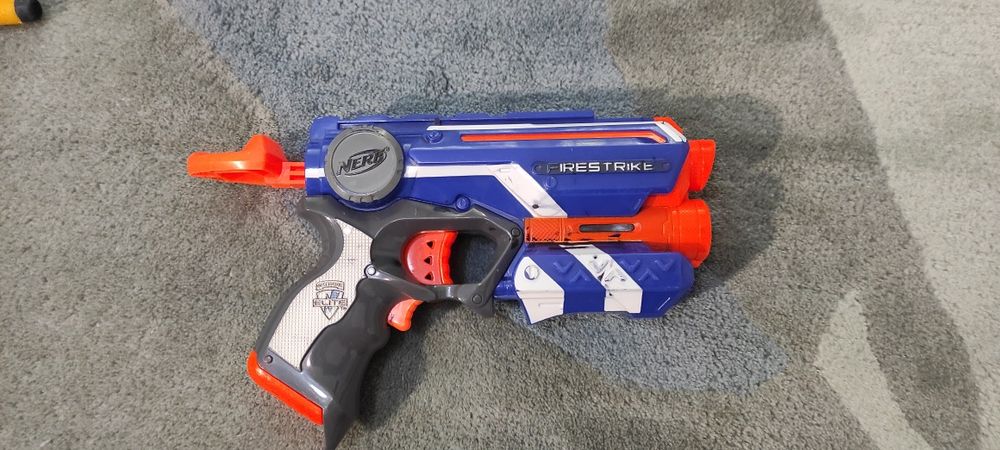 Pușca și pistoale Nerf