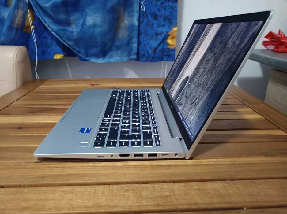 HP EliteBook 650 G9 (i5 1235U, 16GB RAM, 512GB NVMe SSD)