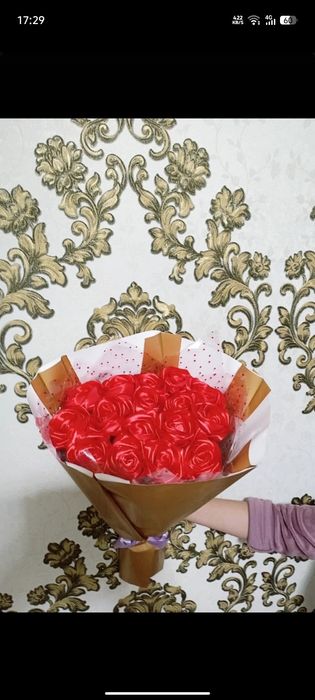 Розы из атласной ленты
