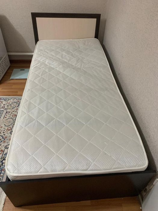 кровать односпальная с матрасом