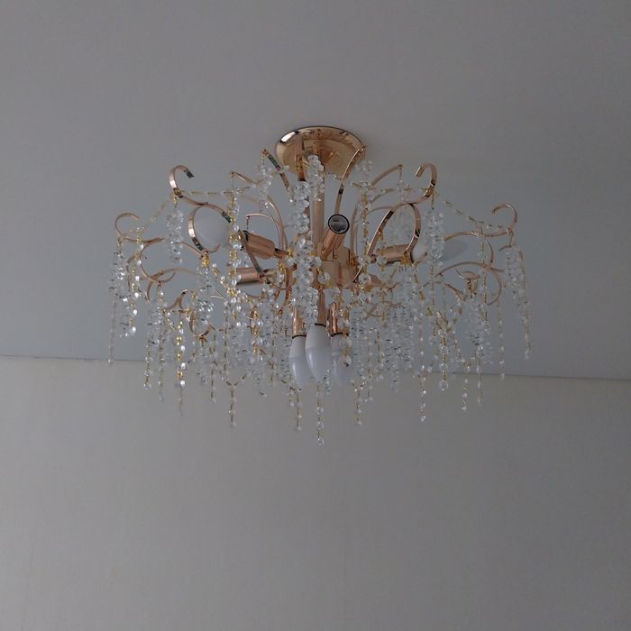 Продам новую люстру