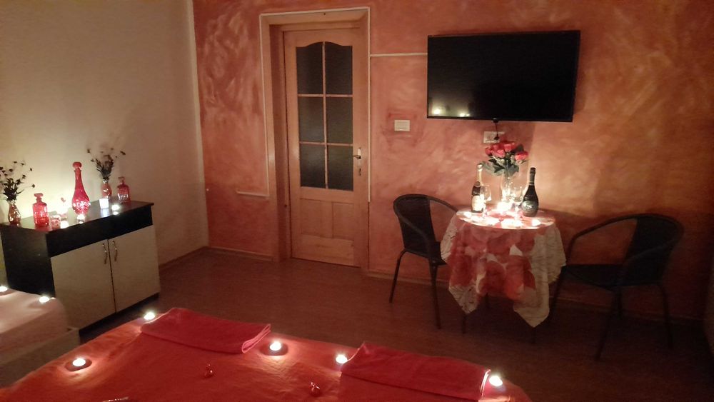 Locatie Discreta!!!Inchiriez Camera matrimoniala ptr. tranzit...etc