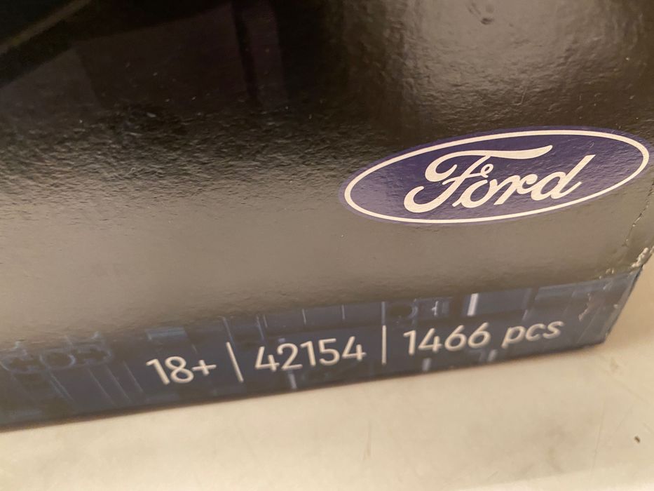 Новый конструктор LEGO Technic: Ford GT 42154