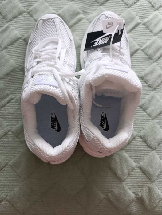 Кроссовки Nike размер 40