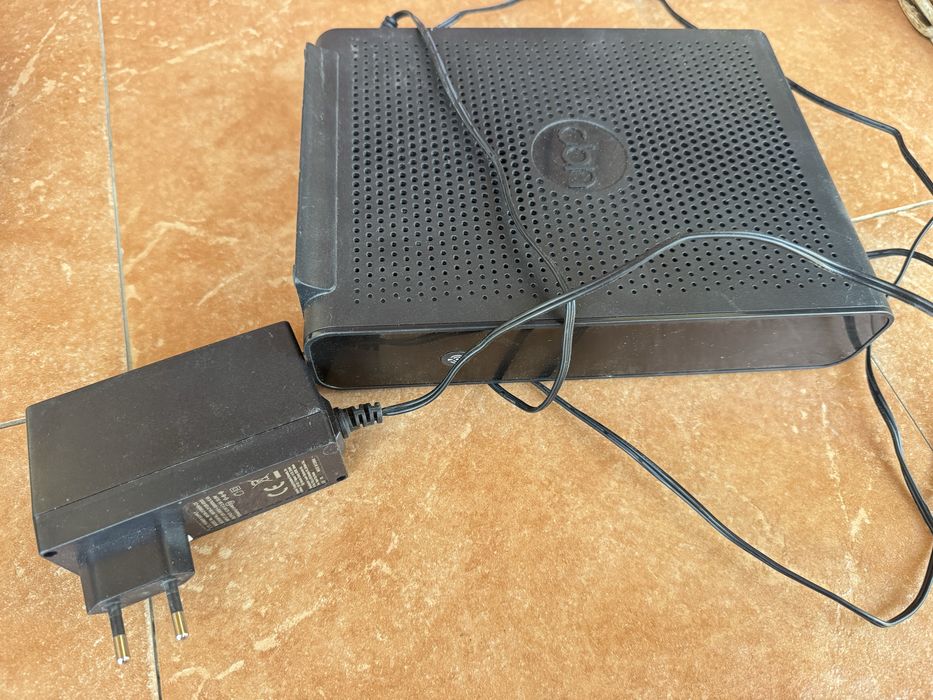 Pachet 2 Modemuri Wi-Fi DOCSIS 3.0 (Ubee + Compal / CBN) cu alimentatoare