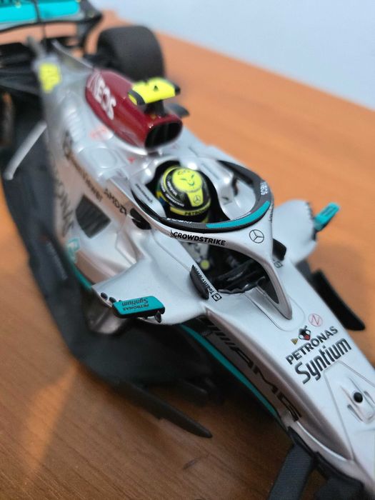 Macheta Minichamps 1/18 Mercedes AMG F1 Team W13 Brazilian GP 2022 #44 L. Hamilton