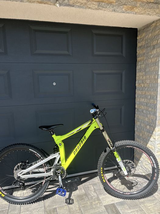 Propain rage ( nu canyon , yt tues , trek,santa cruz,cube,specialized)