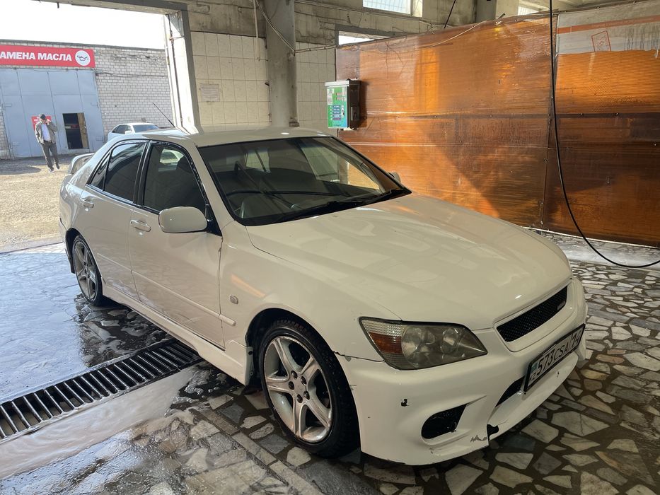 Продам машину Toyota Altezza 1999год