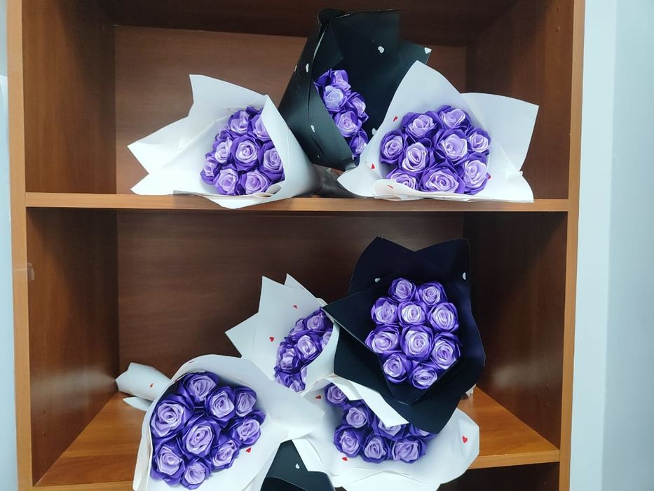 Делаю розы из атласных лент