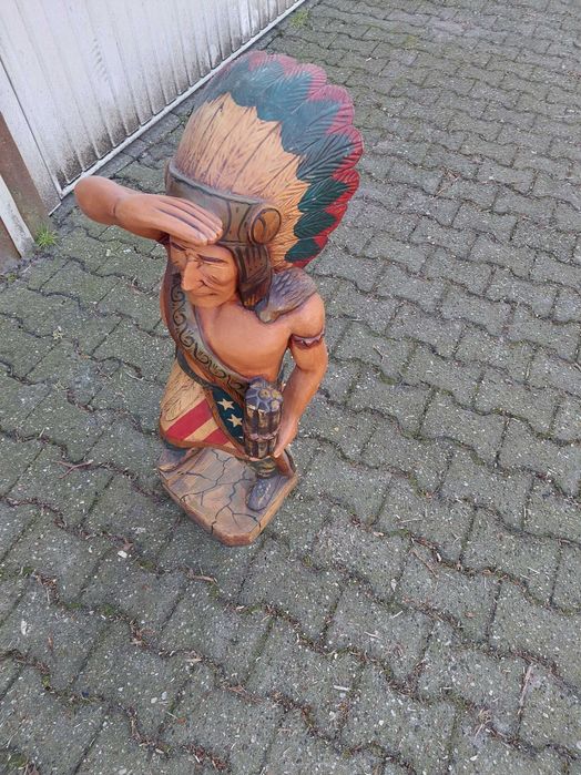 Дървена фигура на индианец