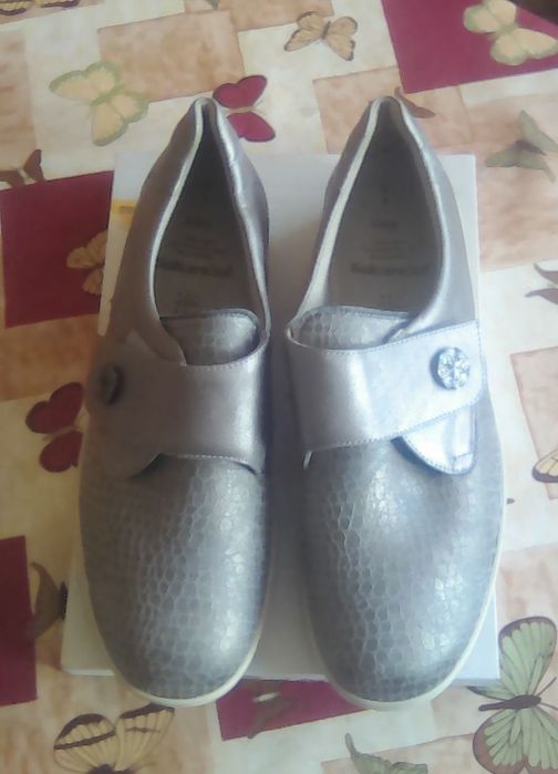 Продавам чисто нови ортопедични обувки Германия ЦЕНА 40лв.