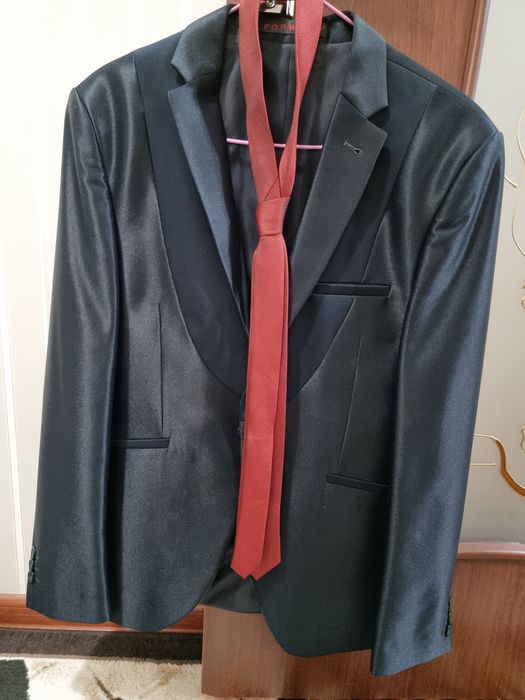 Galstukli kostyum sotiladi