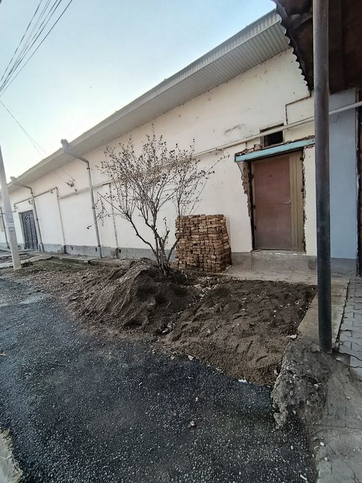 Nazarbekda 1.5 sotixlik, 3xonali uy sotiladi.