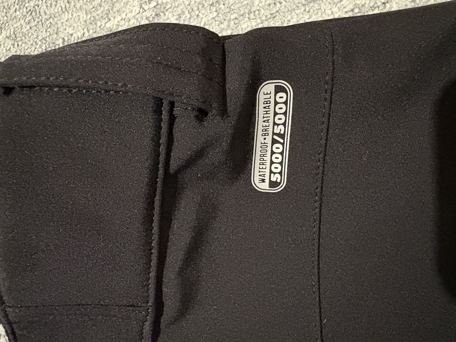 Pantaloni barbatesti de ski marimea M.